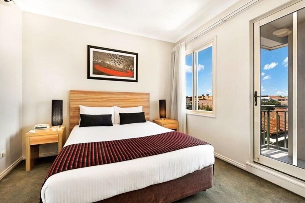Punt Road Apartment Hotel Мелбърн Екстериор снимка